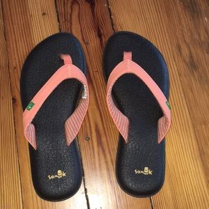 Sanuk yoga mat flip flops